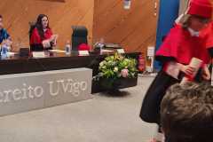 2025-6-27-18-InesOlaiz-ProfHonorariaOrense-Der-UnivVigo-dejando-tit