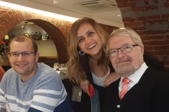 18-12-18 cena Leon 6 en Ezequiel.  Grec, Isab, Schun