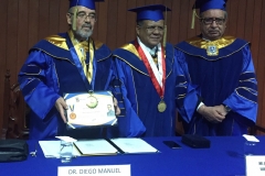 2016-10-13 UIGarcilVega Dr.h.c 10 DLP con titulo, rector e.f., decano FacDer