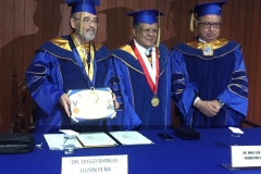 2016-10-13 UIGarcilVega Dr.h.c 11 DLP con titulo, rector e.f., decano FacDer