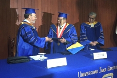 2016-10-13 UIGarcilVega Dr.h.c 2 rector e.f. entrega titulo
