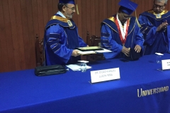 2016-10-13 UIGarcilVega Dr.h.c 5 rector e.f. toma medalla