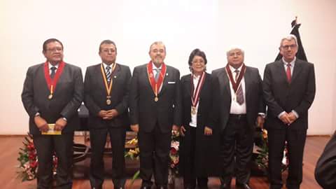 2016-10-10 Univ S. Agustin Arequipa 5 Dr.h.c. a DL, juez supr JSalas, SecrGral, rectora ef, decano, Jd Vicente