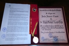2016-10-10 Univ S. Agustin Arequipa 9 Dr.h.c. a D Luzon nombram, medalla y titulo