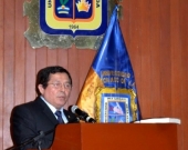 El Prof. Dr. Palomino Manchego durante su discurso.