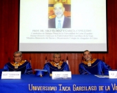 De izq. a dcha., el Decano de la Facultad de Derecho, el Vicerrector (Rector en funciones) de la Univ. Inca Garcilaso de la Vega de Lima y el Prof. Dr. Dres. h.c. Díaz y García Conlledo.