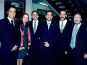 33. UCA Nicaragua, 18 nov. 2004: Investidura Prof. Luzón como Dr. h. c. Posado tras investidura: de izquierda a derecha, Profs. Mir Puig, Asunción Moreno Castillo, Luzón Peña, Aráuz Ulloa, Díaz y García Conlledo y Paredes Castañón.