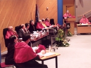 72. Investidura del Prof. Luzón como Prof. Honorario de la Facultad de Derecho de Orense, Univ. Vigo, 20 enero 2006. Discurso del Prof. Honorario ante el padrino Prof. de Vicente y la presidencia.
