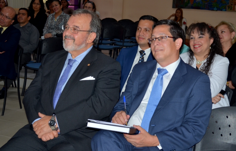 15-7-2016. El Prof. Dr. Dr. h.c. mult. Luzón Peña y el Prof. Dr. Vega Gutiérrez durante el solemne acto de defensa de la tesis doctoral de la Dra. Rizo Pereira.