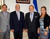 8-7-2016. De izq. a dcha: Prof. Dr. Aráuz (Decano de la Fac. CC. Jurídicas de la UCA), Excmo. Sr. Dr. Aguilar García (Vicepresidente de la CSJ), Prof. Dr. Dr. h.c. mult. Luzón Peña y Dra. Michelle Rizo Pereira (Letrada de la CSJ).