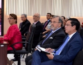 15-7-2016. De izq. a dcha.: la Dra. Rizo Pereira durante la defensa de su tesis doctoral, el Excmo. Sr. Idiáquez, Rector Magnífico de la UCA, el Excmo. Sr. Dr. Aguilar, Vicepresidente de la Corte Suprema de Justicia, el Prof. Dr. Dr. h.c. mult. Luzón Peña y el Prof. Dr. Vega Gutiérrez