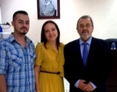 12-7-2016. El Prof. Dr. Dr. h.c. mult. Luzón Peña acompañado de la Prof. Dra. Moreno Castillo y de un alumno de pregrado.