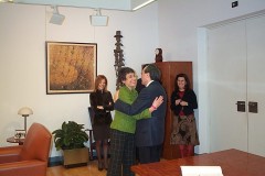 ProfTitTomaPoses-RaqRoso-2004feb3-2-con-Rector