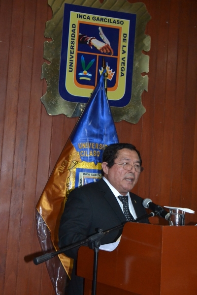 2016-10-13 El Prof. Dr. Palomino Manchego durante su Laudatio.