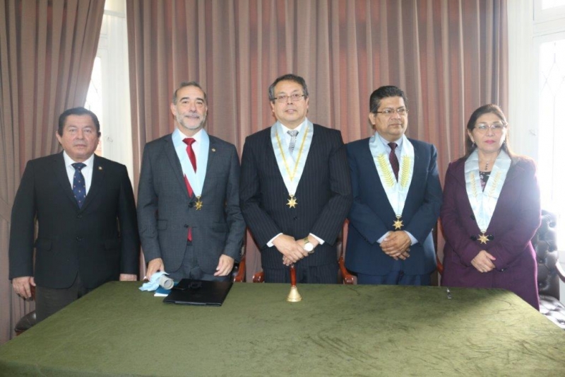 31-08-2016. Ceremonia de nombramiento del Prof. Dr. Dr. h.c. mult. Díaz y García Conlledo como Miembro Honorífico del Colegio de Abogados de Lima.