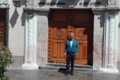El Prof. Dr. Dr. h.c. de Vicente Remesal en el centro histórico de Arequipa