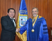 2016-10-13. El Prof. Dr. Dr. h.c. mult. Luzón Peña con el Prof. Dr. J. Palomino Manchego, Catedrático de Derecho Público