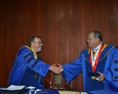 2016-10-13 UIGV 6 Drhc DLP rector e.f. entrega medalla