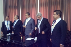 14-10-2016. Ceremonia de nombramiento de los Profs. Dres. Dres. h.c. Luzón Peña y de Vicente Remesal como Miembros Honoríficos del Colegio de Abogados de Lima. Vestido con traje gris, el Sr. Decano del Colegio de Abogados, Dr. Pedro Angulo Arana.