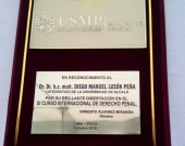 2016-10 2 Placa reconoc a DL XI Curso Internac Univ. San Martin de Porres
