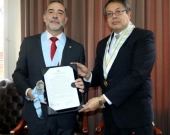 31-08-2016. Ceremonia de nombramiento del Prof. Dr. Dr. h.c. mult. Díaz y García Conlledo como Miembro Honorífico del Colegio de Abogados de Lima. El Prof. Díaz y García Conlledo acompañado del Sr. Decano.