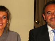 131. Univ. Pública de Navarra, Fac. de CC. Jurídicas, 22 de septiembre de 2008. Concurso a plaza de Prof. Contratado Doctor, adjudicada a la Prof. Dra. Leticia Jericó Ojer. Celebración tras el concurso: la nueva Prof. Contratada Doctora Leticia Jericó y el Presidente del tribunal juzgador Prof. Dr. Luzón.