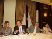 132. Univ. Pública de Navarra, Fac. de CC. Jurídicas, 22 de septiembre de 2008. Concurso a plaza de Prof. Contratado Doctor, adjudicada a la Prof. Dra. Leticia Jericó Ojer. Celebración tras el concurso: Profs. Leticia Jericó, Luzón, Decano de la Fac. y Prof. María Trapero.