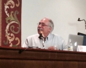 El Prof. Cela Conde durante su ponencia
