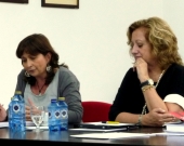 A la izq., la Prof. Dra. Olaizola Nogales durante su ponencia, actuando como moderadora la Prof. Dra. Corcoy Bidasolo.