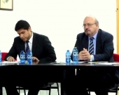 D. Alfredo Alpaca Pérez (izq.) durante su ponencia, actuando de moderador el Prof. Dr. Peñaranda Ramos (dcha.)