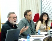 De izq. a dcha., los Profs. Dres. Gracia Martín, Boldova Pasamar y Rueda Martín discuten sobre la ponencia de D. Alfredo Alpaca Pérez.