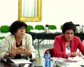 La Prof. Dra. Barber Burusco (izq.) durante su ponencia, actuando de moderadora la Prof. Dra. García Mosquera (dcha.)